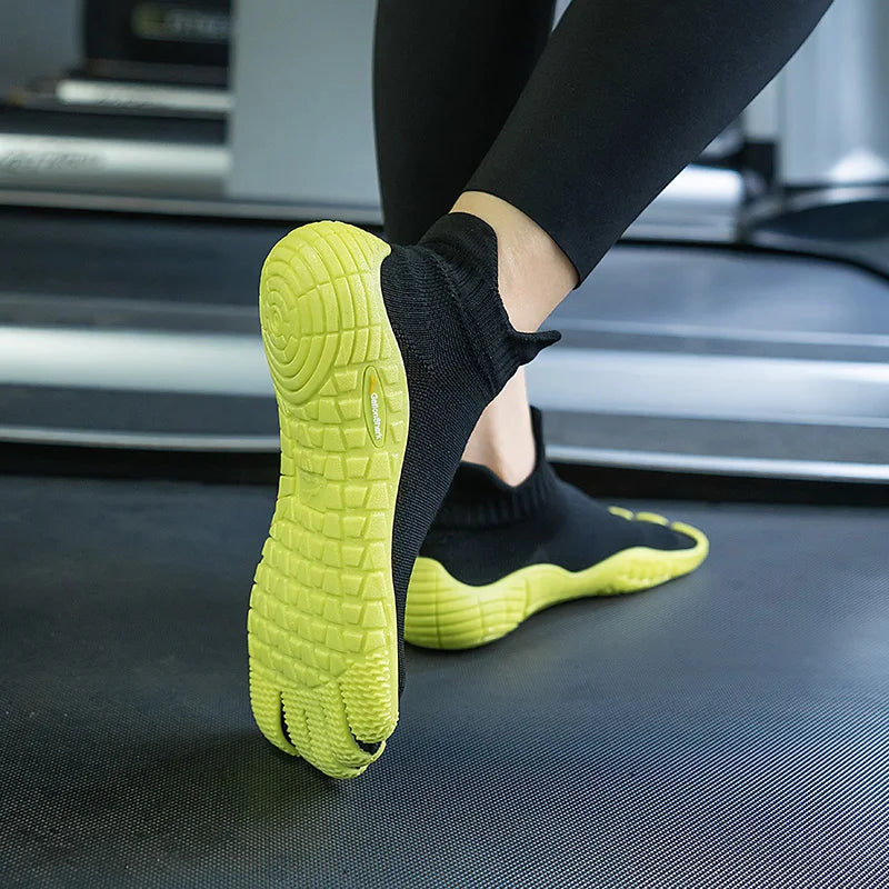 Chaussures Minimalistes a Doigts pour un Confort Naturel - unisexe noir1